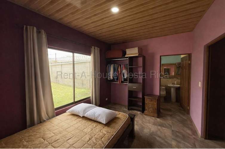 Casa en venta en San José de la Montaña, Heredia, con 130 m² construidos y 3 dormitorios. G.A.