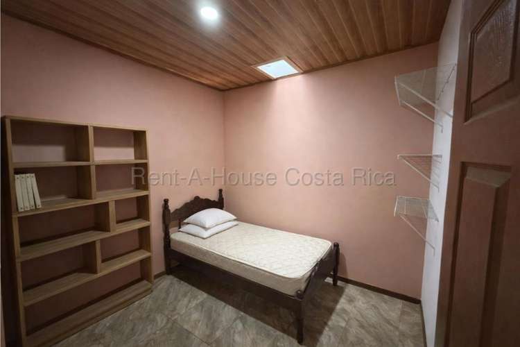 Casa en venta en San José de la Montaña, Heredia, con 130 m² construidos y 3 dormitorios. G.A.