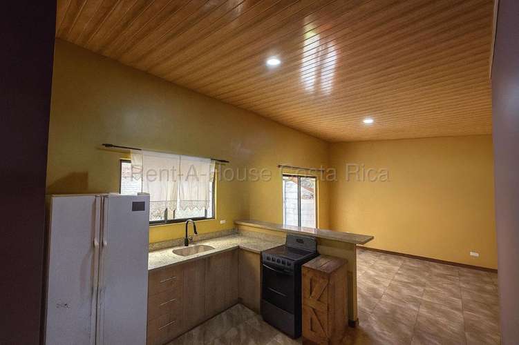 Casa en venta en San José de la Montaña, Heredia, con 130 m² construidos y 3 dormitorios. G.A.