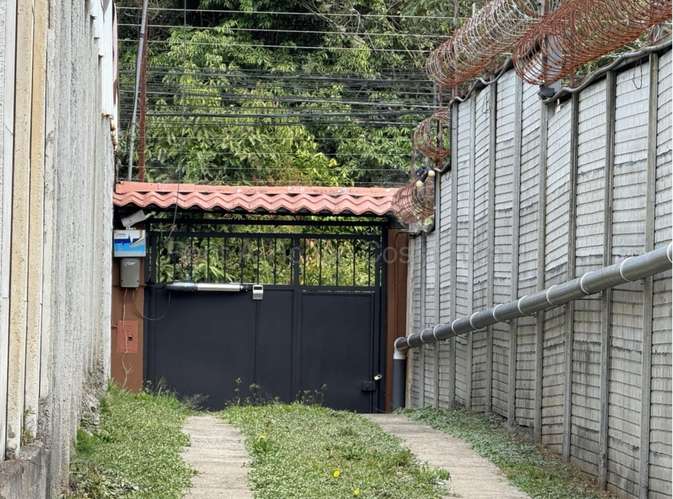 Casa en venta en San José de la Montaña, Heredia, con 130 m² construidos y 3 dormitorios. G.A.