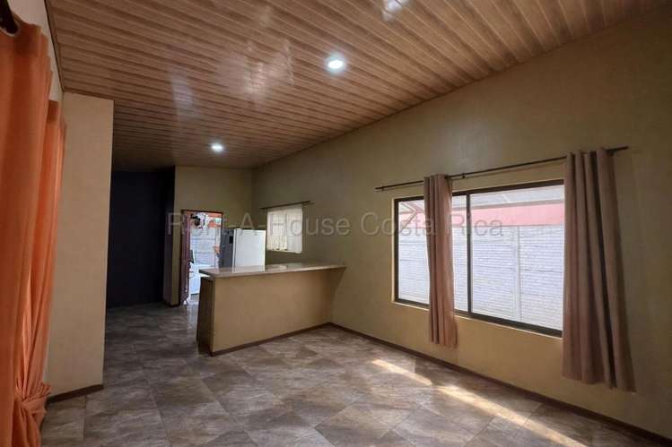 Casa en venta en San José de la Montaña, Heredia, con 130 m² construidos y 3 dormitorios. G.A.