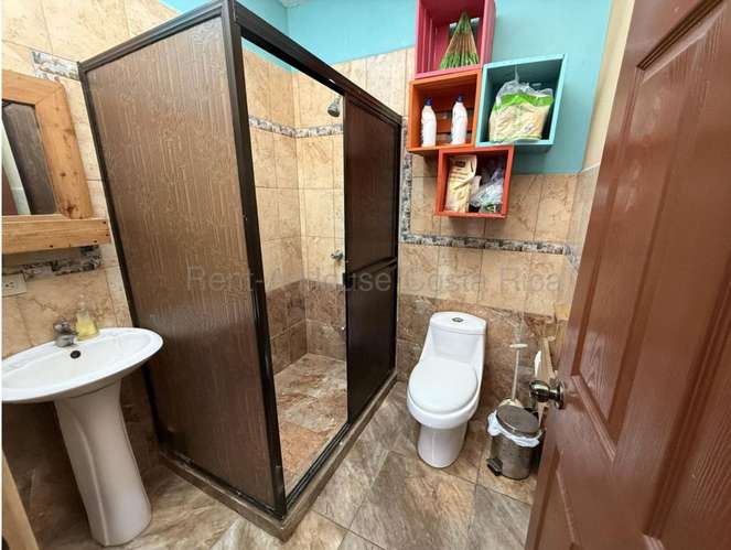 Casa en venta en San José de la Montaña, Heredia, con 130 m² construidos y 3 dormitorios. G.A.