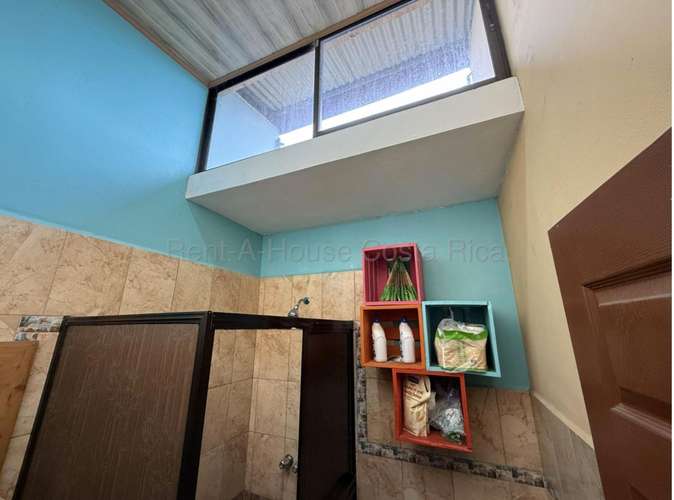 Casa en venta en San José de la Montaña, Heredia, con 130 m² construidos y 3 dormitorios. G.A.