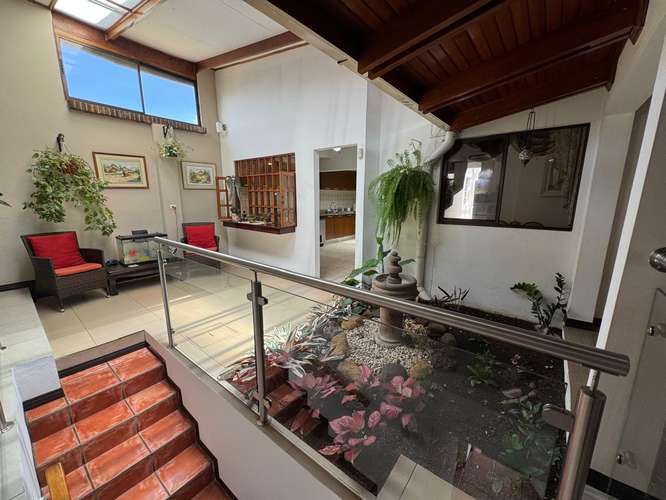Venta de casa de una planta, independiente cerca de Distrito 4 - Imagen 8