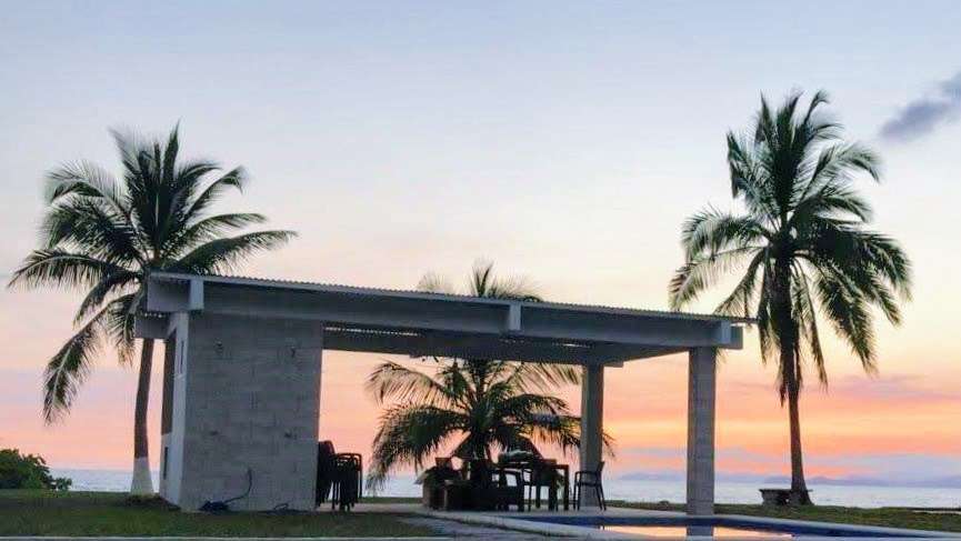 Casa Frente al Mar con Piscina Privada en Playa Tivives, Puntarenas - Imagen 3