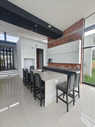 VENTA DE CASA DE LUJO EN SAN RAFAEL DE HEREDIA – 7.300 M² DE TERRENO 