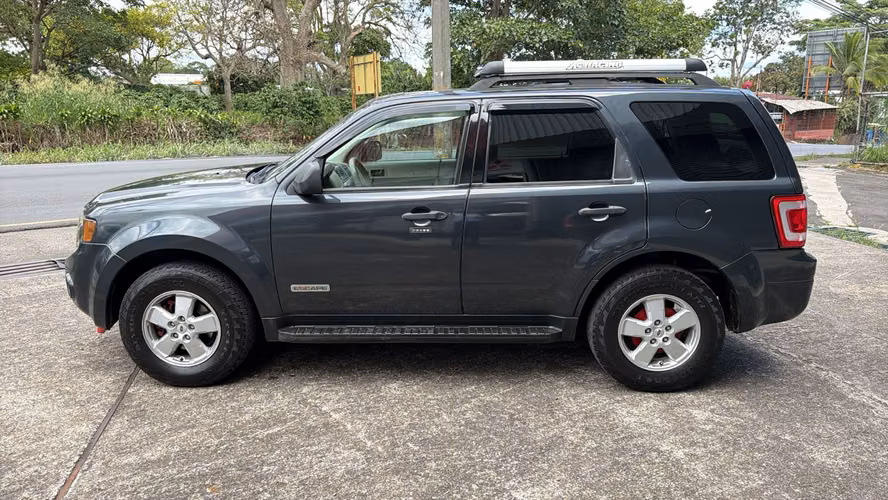 Ford Escape año 2008 - Imagen 5