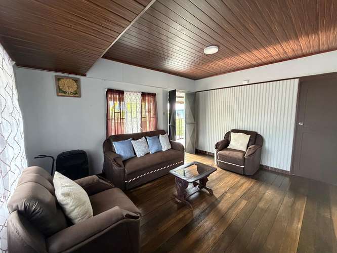 Venta de amplia propiedad en Pérez Zeledón | Casa de 8 habitaciones, apartamento independiente y rancho - Imagen 6
