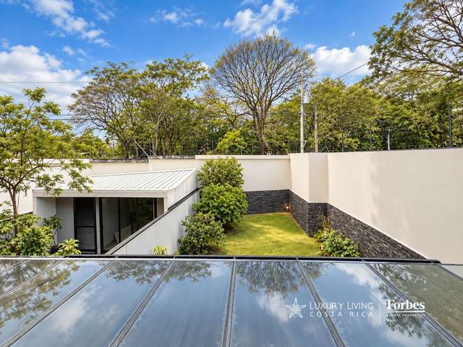 21566 - Casa contemporánea esquinera de 3 hab con jardín en Lindora - Imagen 20
