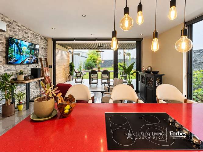 21566 - Casa contemporánea esquinera de 3 hab con jardín en Lindora - Imagen 8
