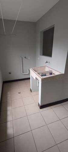Se alquila amplio apartamento en Mercedes Norte - Imagen 3