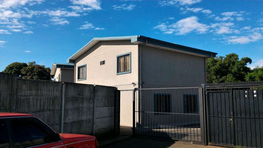 Se alquila amplio apartamento en Mercedes Norte