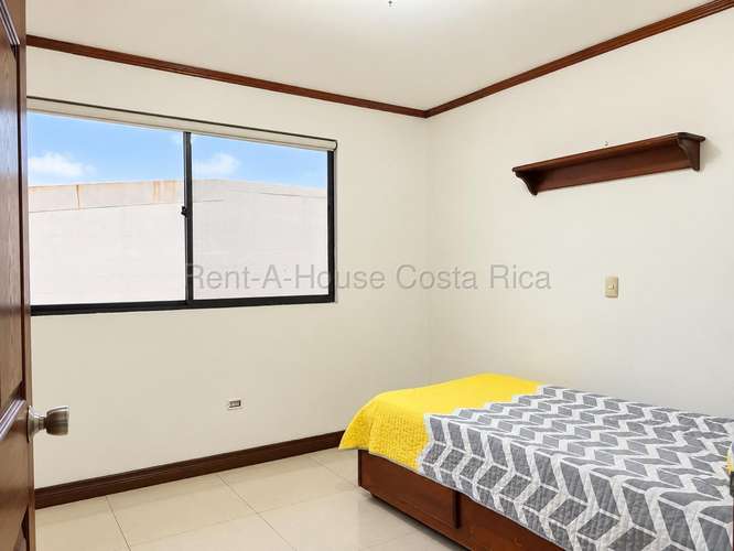 ESPACIOSA CASA DE 7 HABITACIONES CON COCHERA PARA 4 VEHÍCULOS EN SAN PABLO DE HEREDIA - Imagen 12