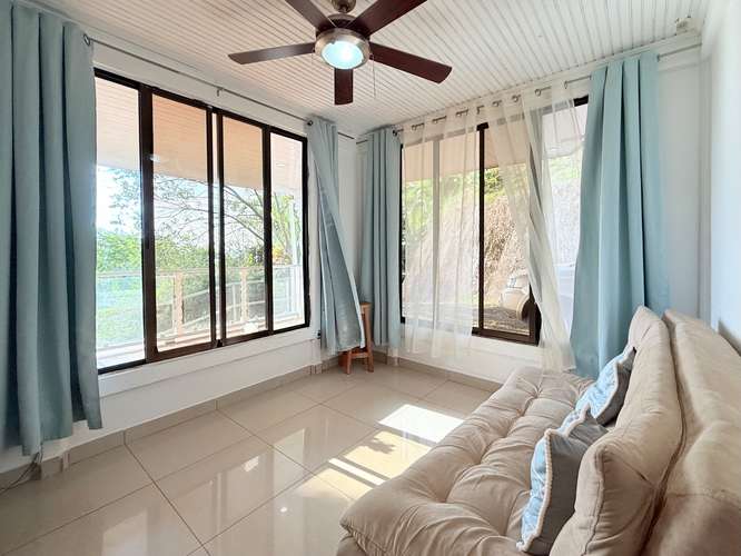 Casa en Pavones con vista al mar, piscina y terreno de 8.711 m²