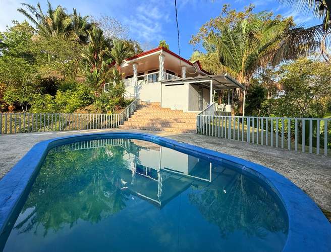 Casa en Pavones con vista al mar, piscina y terreno de 8.711 m²