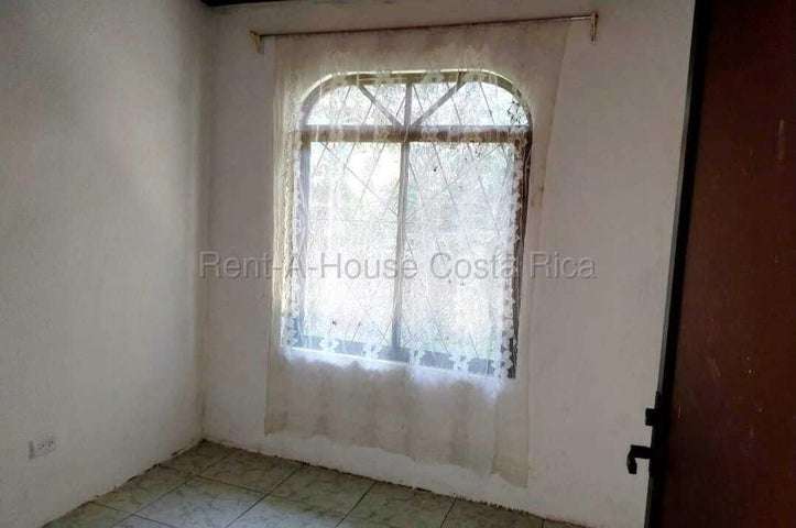 CASA CON AMPLIO JARDIN - Imagen 5