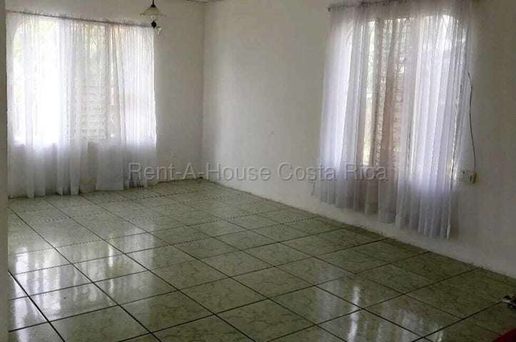 CASA CON AMPLIO JARDIN - Imagen 7