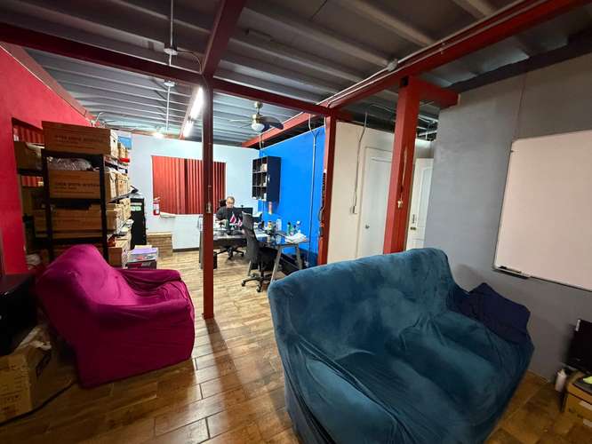 Bodega lista para operar en la Uruca, San José.