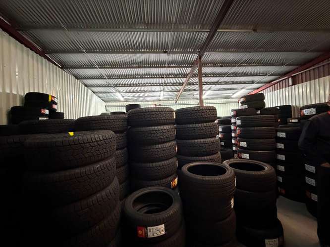 Bodega lista para operar en la Uruca, San José.