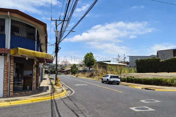 EDIFICIO COMERCIAL-RESIDENCIAL - Imagen 4