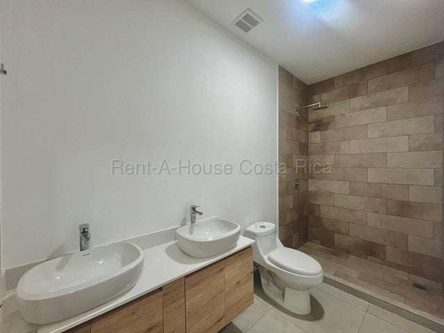 Alquiler de Apartamento en Santa Ana RZ 