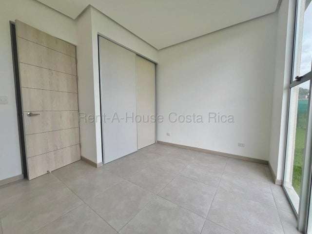 Alquiler de Apartamento en Santa Ana RZ 