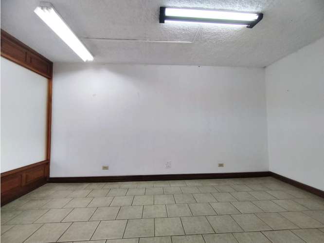 Casa ideal para oficina o clínica - Imagen 18