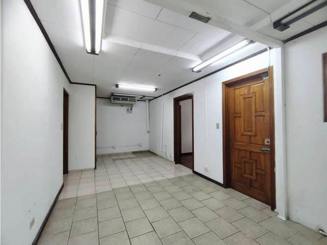 Casa ideal para oficina o clínica - Imagen 16