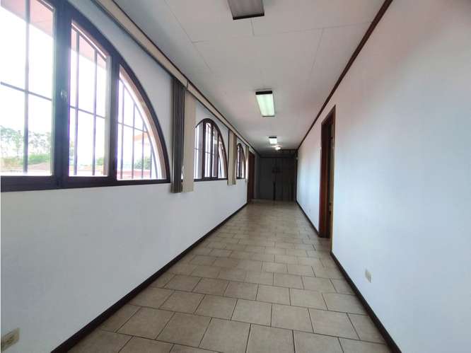Casa ideal para oficina o clínica - Imagen 20