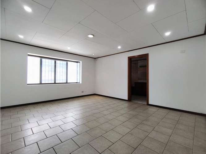 Casa ideal para oficina o clínica - Imagen 12