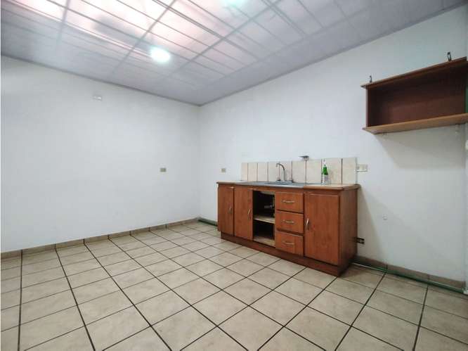 Casa ideal para oficina o clínica - Imagen 14