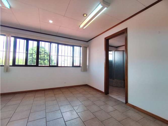 Casa ideal para oficina o clínica - Imagen 17