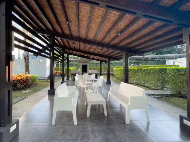 Apartamento Céntrico con jardín en Santa Ana - Imagen 13