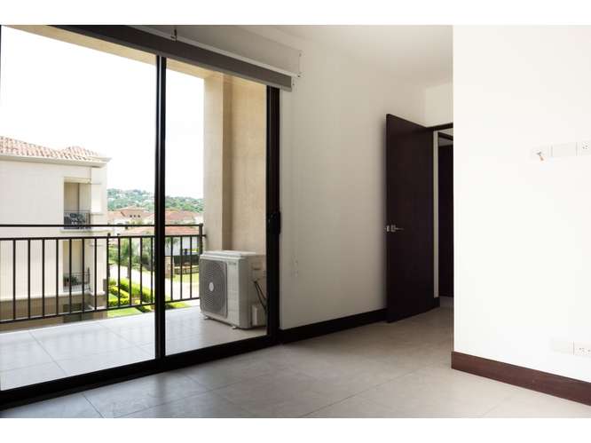 Amplio apartamento esquinero en Montesol (Inversión) - Imagen 8