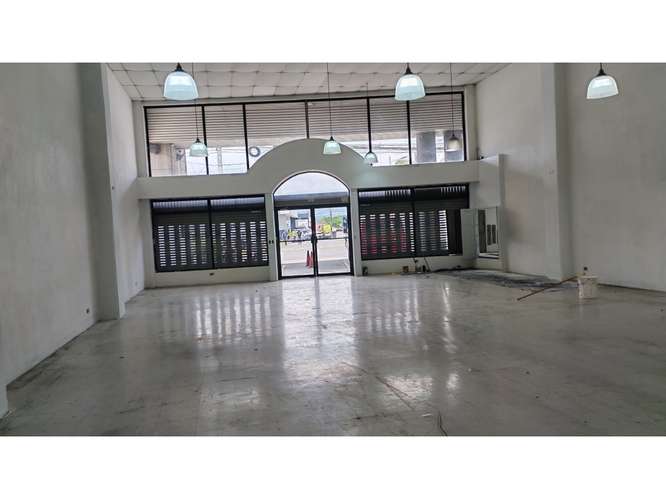 Local en Alquiler en La Uruca, San Jose, Uso Comercial,calle ppal