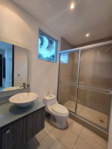 Moderno apartamento amoblado con amenidades en Santa Ana $1800 - Imagen 13