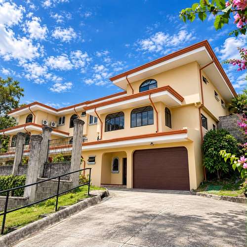 ALQUILER DE CASA EN SANTA ANA CON LÍNEA BLANCA