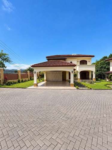 Venta de exclusiva recidencia en cuidad Colón 