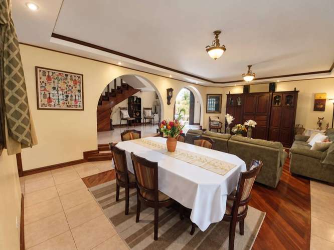 Residencia exclusiva con amplio terreno en San Pablo de Heredia.   - Imagen 4