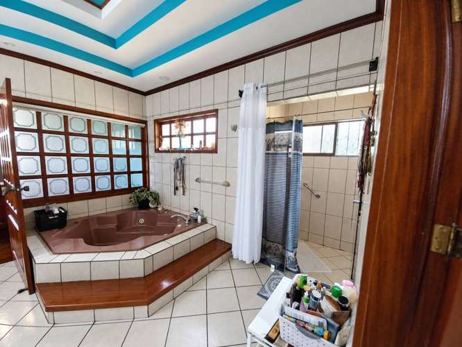 Residencia exclusiva con amplio terreno en San Pablo de Heredia.   - Imagen 11