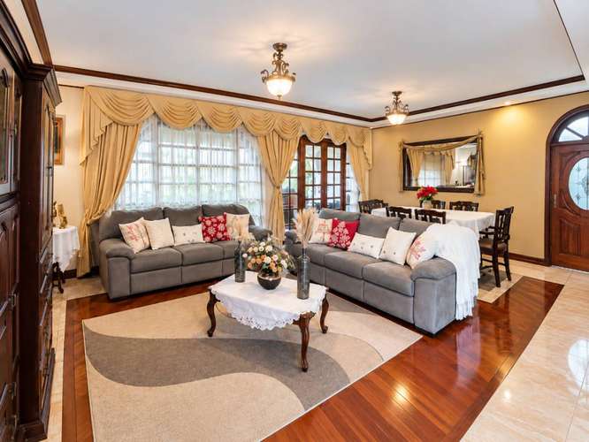 Residencia exclusiva con amplio terreno en San Pablo de Heredia.   - Imagen 3