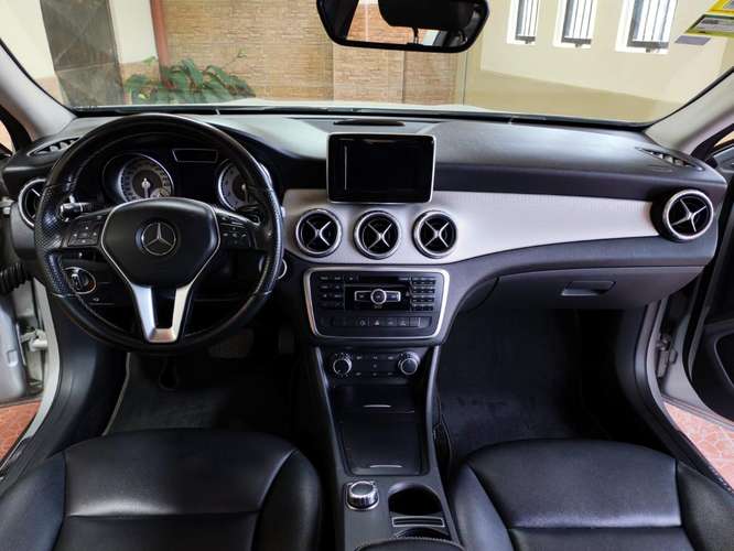 MERCEDES-BENZ GLA 200 2015