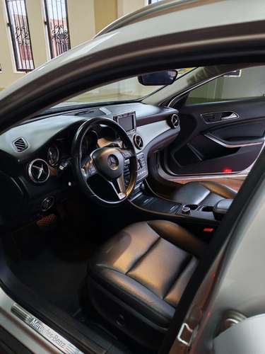 MERCEDES-BENZ GLA 200 2015