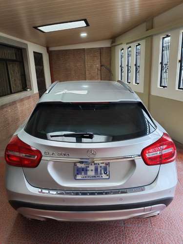 MERCEDES-BENZ GLA 200 2015