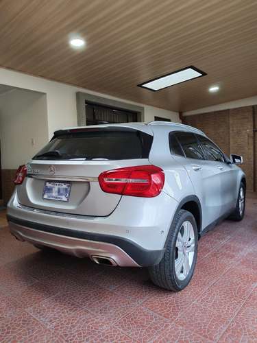 MERCEDES-BENZ GLA 200 2015