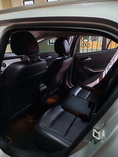 MERCEDES-BENZ GLA 200 2015
