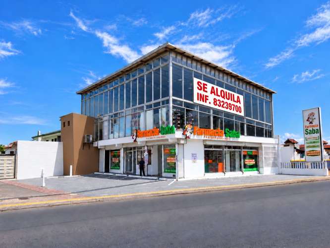 SE ALQUILA, JUNTO A FARMACIA SABA