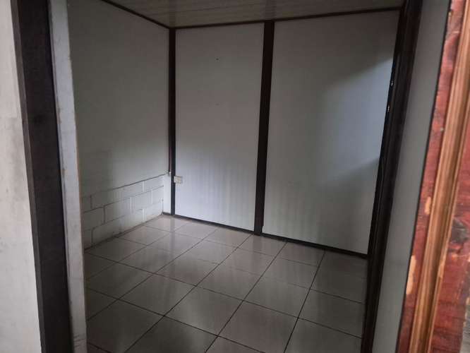 ALQUILER DE BODEGA 230m2 - Imagen 2