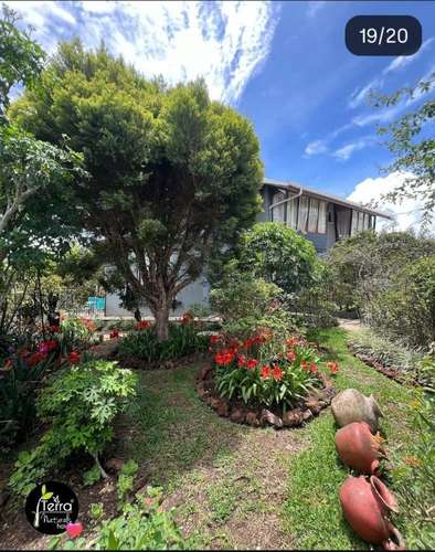 Se vende Casa espaciosa y con jardines!