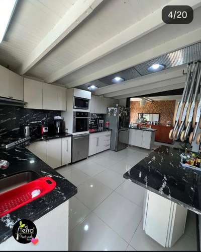 Se vende Casa espaciosa y con jardines!